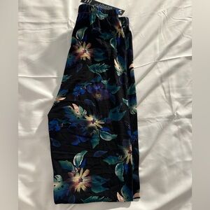 NWT: Leggings Depot leggings in Camo flower pattern green, peach, purple, blue
